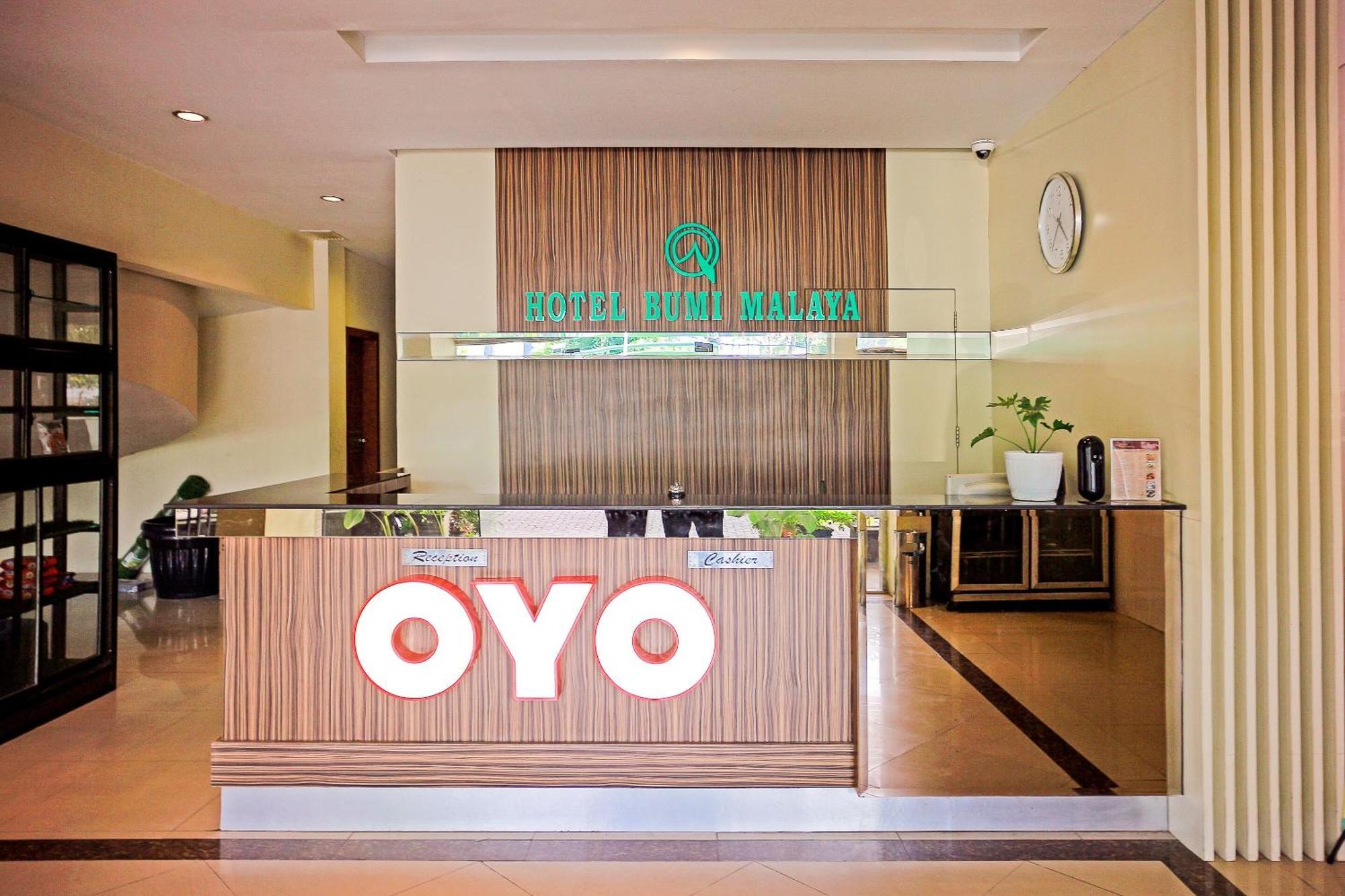 Oyo 1009 Hotel Bumi Malaya Медан Экстерьер фото