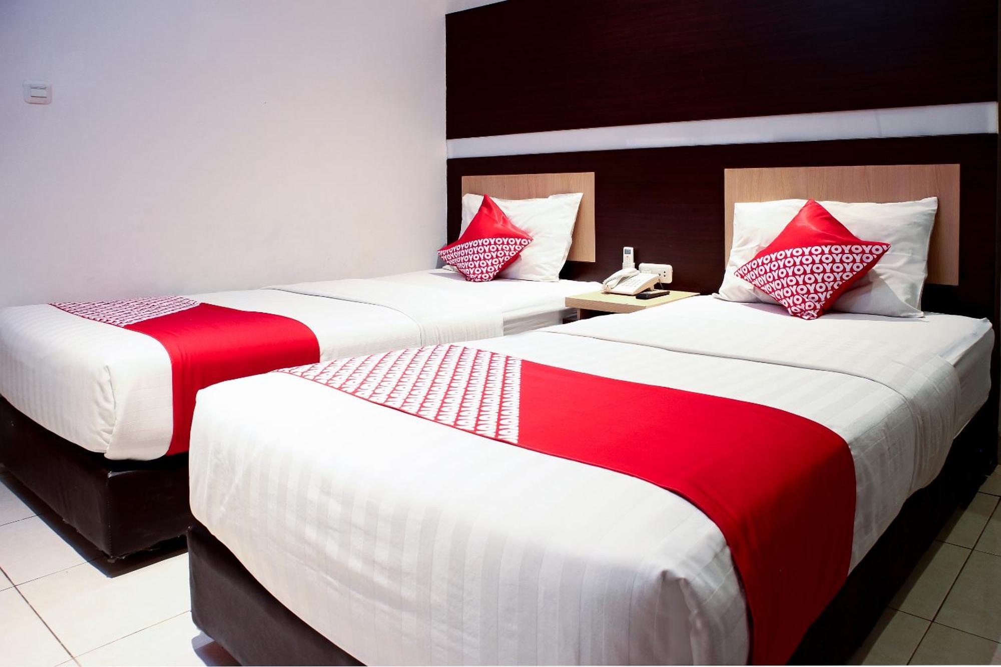 Oyo 1009 Hotel Bumi Malaya Медан Экстерьер фото