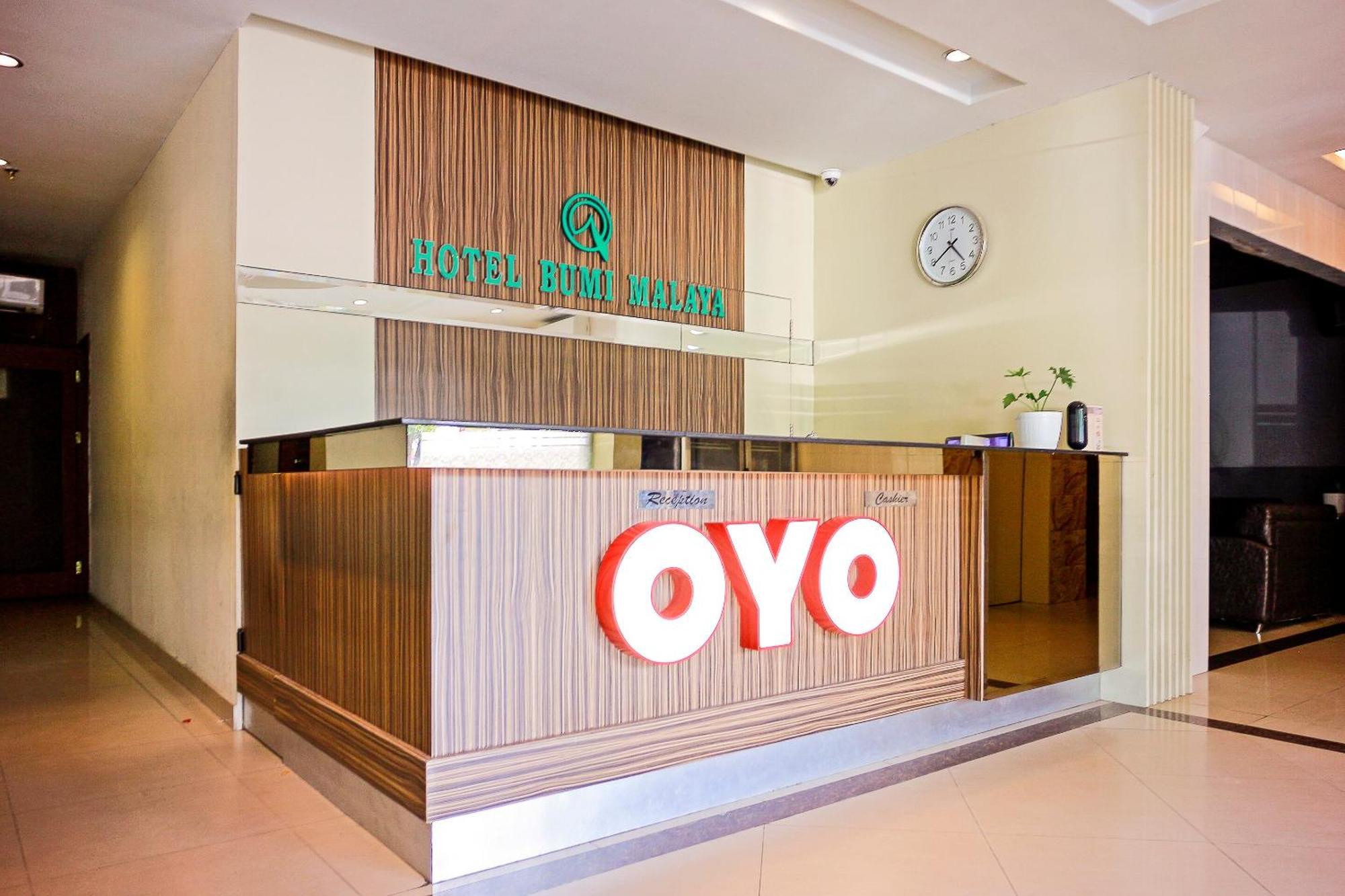 Oyo 1009 Hotel Bumi Malaya Медан Экстерьер фото