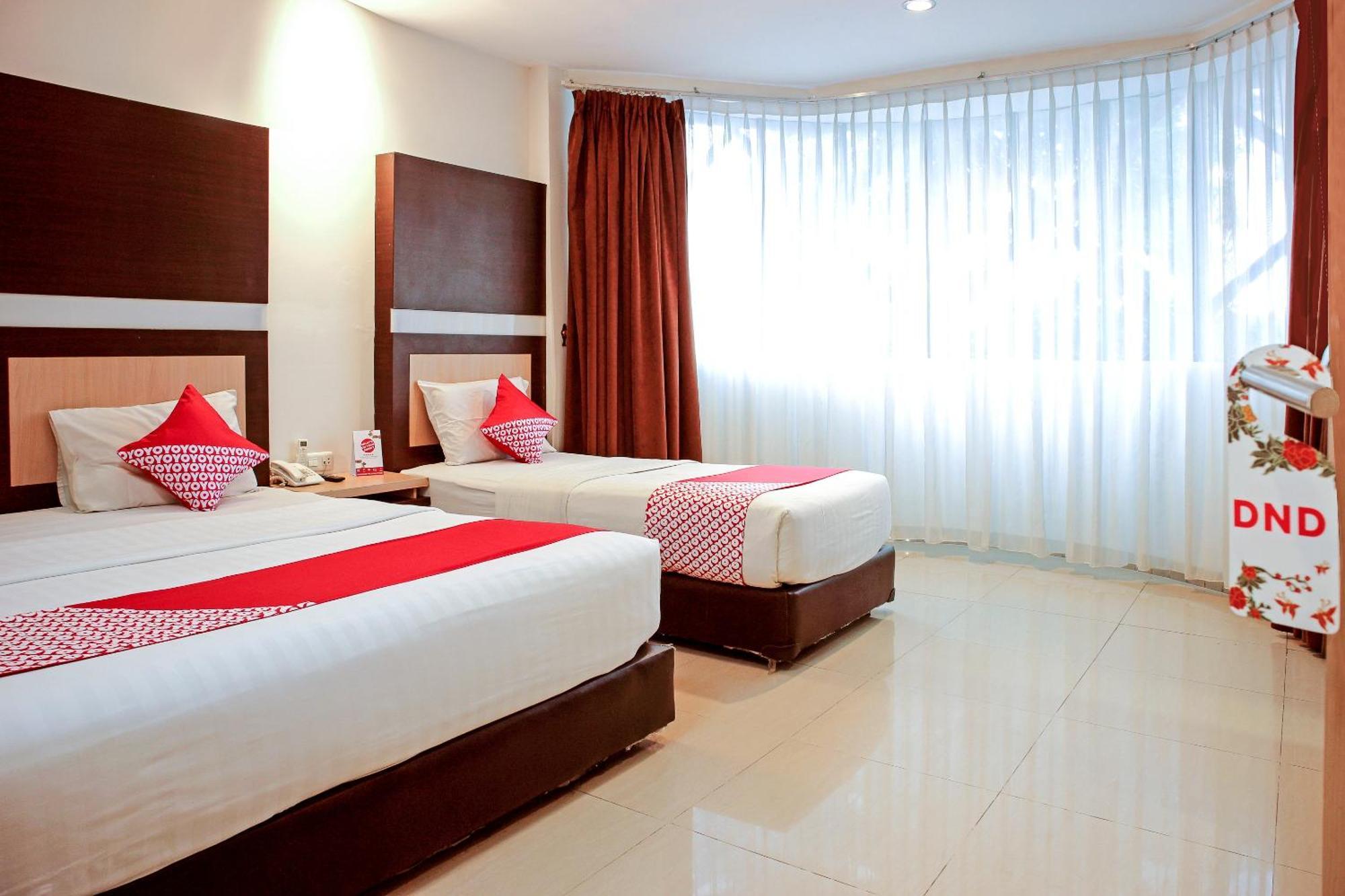 Oyo 1009 Hotel Bumi Malaya Медан Экстерьер фото